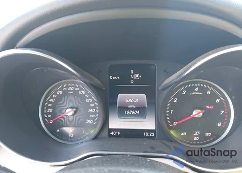 2015 Mercedes-Benz C 300 Luxury/Sport z USA, uszkodzony, nr VIN 55SWF4JBXFU045651